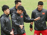 U23 Việt Nam cười giòn giã, đón vị khách đặc biệt trên sân tập