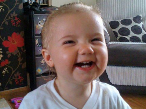 Bé trai 18 tháng tuổi rơi xuống giếng sâu 20m, hàng trăm người nỗ lực giải cứu suốt 2 ngày đêm rồi vỡ òa sung sướng khi thấy bộ dạng đứa trẻ-4