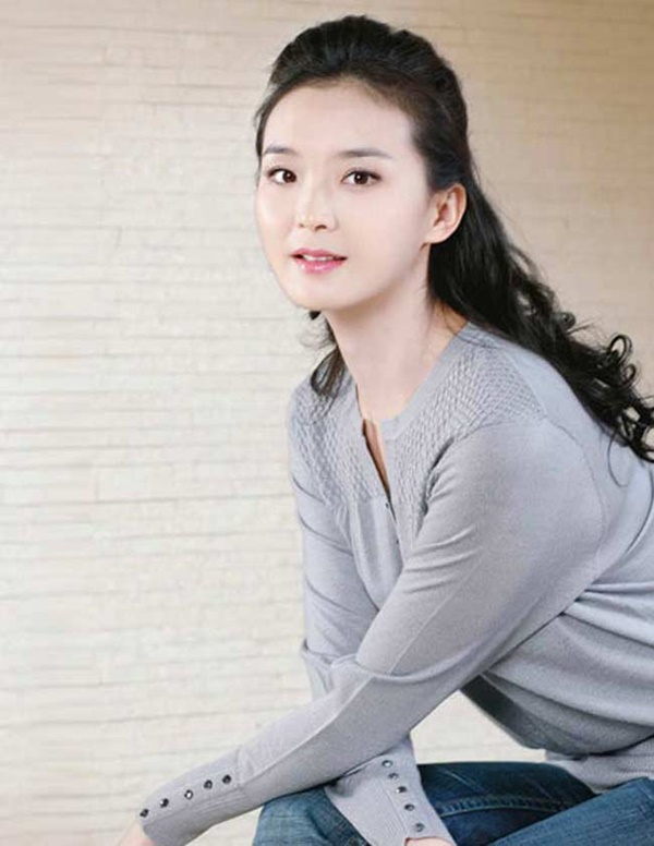 Ở tuổi U50, nàng Tình Nhi cách cách Vương Diễm trẻ đẹp như gái đôi mươi nhờ bí quyết giữ dáng này-6