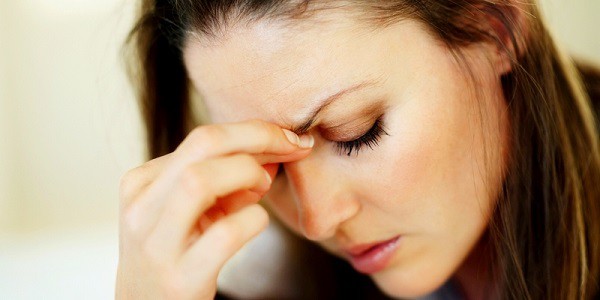 Thấy chị dâu phì phèo thuốc lá khi đang chăm con nhỏ, tôi quở trách thì phát hiện ra sự thật tăm tối phía sau cuộc sống của anh chị-2