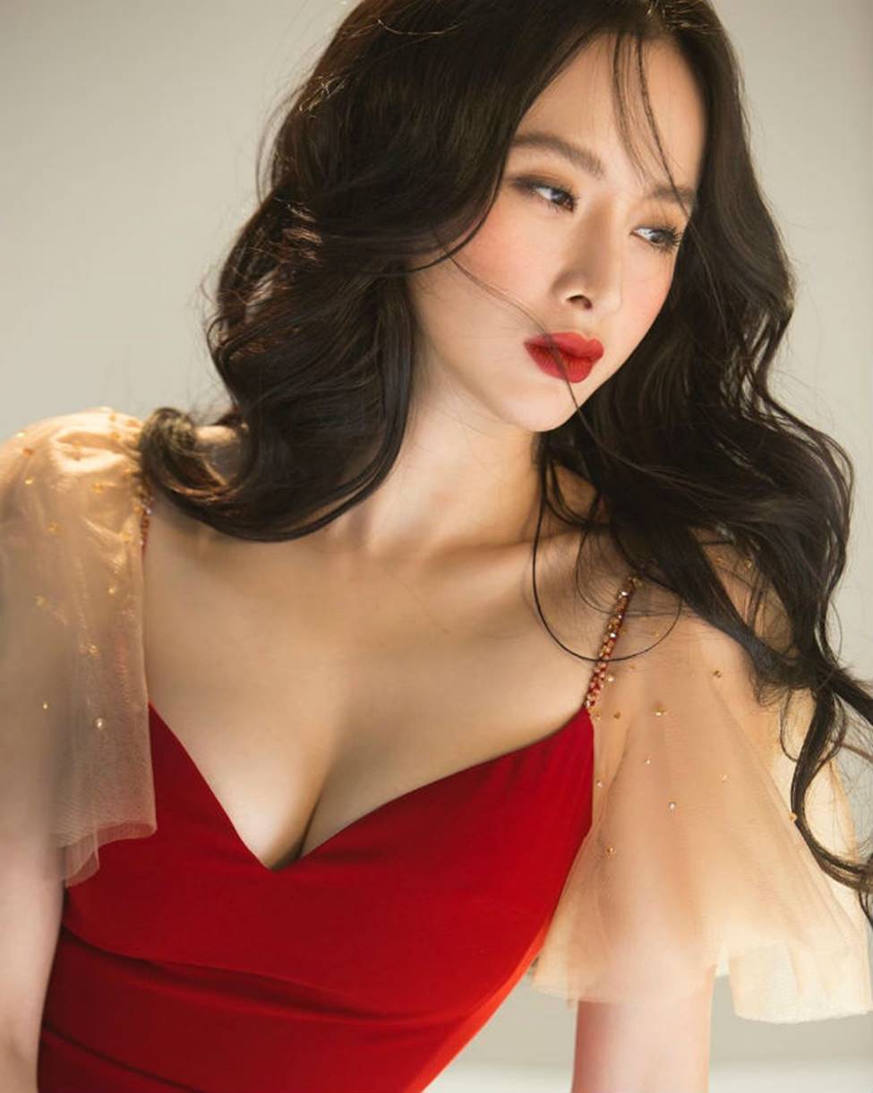 Chị em Angela Phương Trinh với gu mặc gây chú ý-11