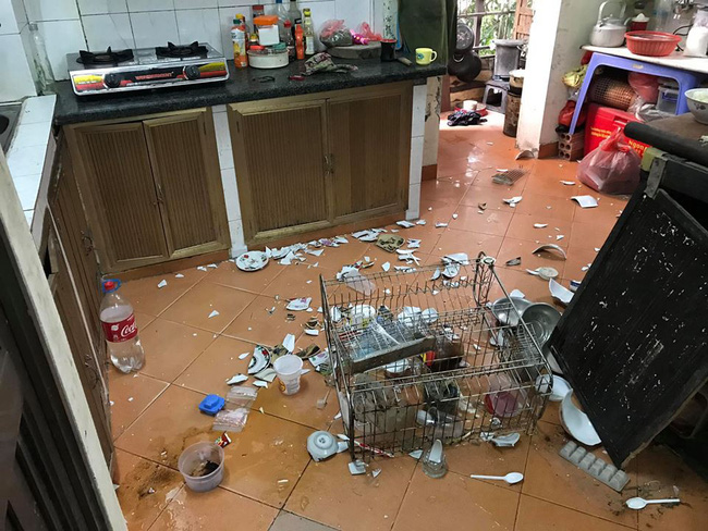Nhìn căn bếp như hiện trường một vụ đánh nhau kinh hoàng, mẹ trẻ ngẩn ngơ khi phát hiện ra thủ phạm-2
