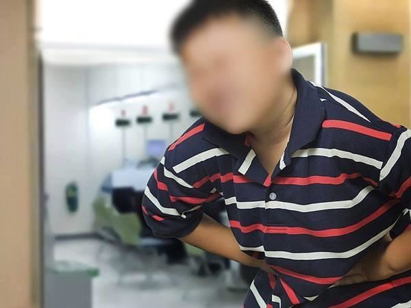 Cậu bé bị thủng dạ dày, khi biết nguyên nhân nhiều người phải giật mình xem lại cách chăm con-1
