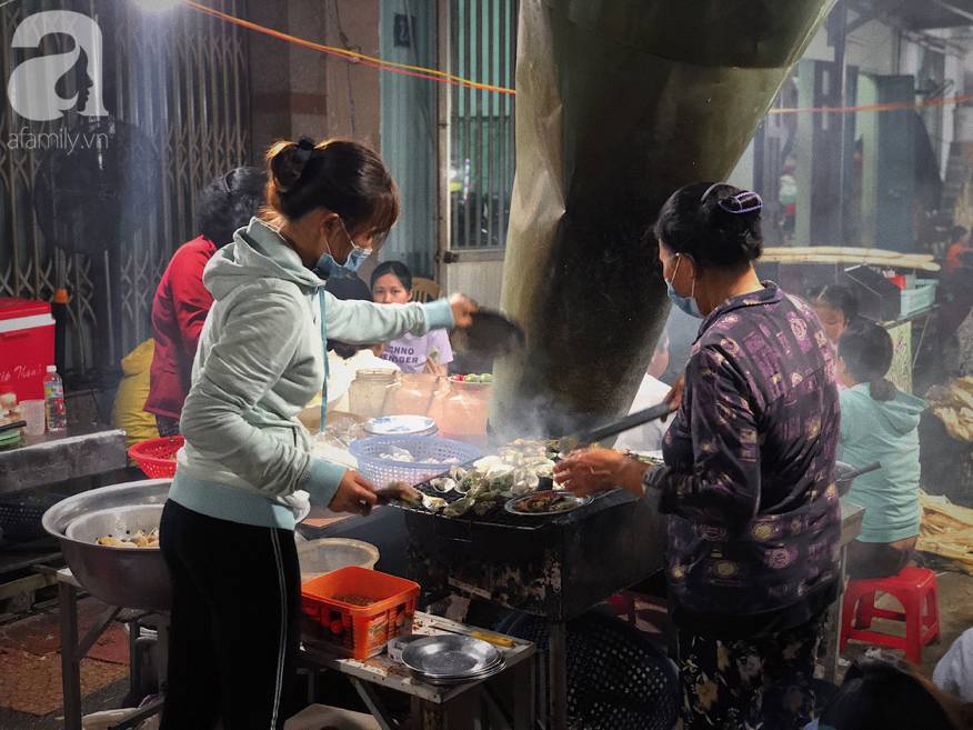 Mùa hè đi Quy Nhơn, hãy ghé ngay quán ốc siêu đông, gọi món không cần nhìn giá này: Ốc biển sang chảnh 20k/dĩa, hàu 5k/con-10