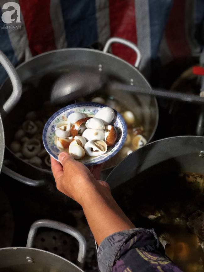 Mùa hè đi Quy Nhơn, hãy ghé ngay quán ốc siêu đông, gọi món không cần nhìn giá này: Ốc biển sang chảnh 20k/dĩa, hàu 5k/con-14