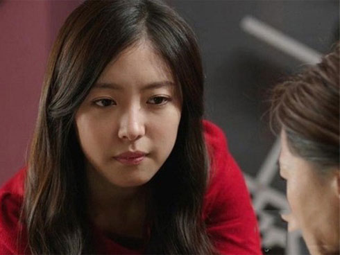 Hơn nửa năm không thấy con gái về quê thăm, vợ chồng tôi lần mò tìm đến phòng trọ thì chết điếng bởi cảnh tượng trước mắt-3