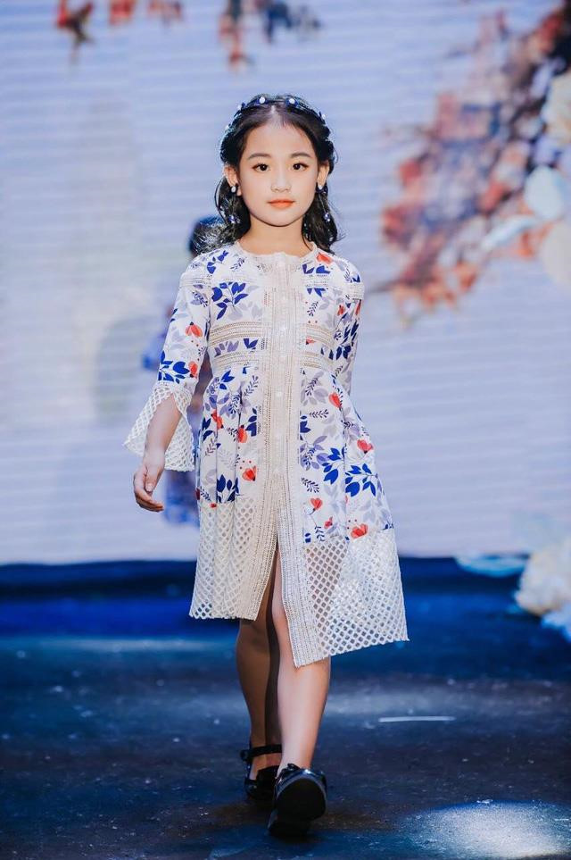 Vẻ xinh xắn của sao nhí bị ghét trong Những cô gái trong thành phố-8