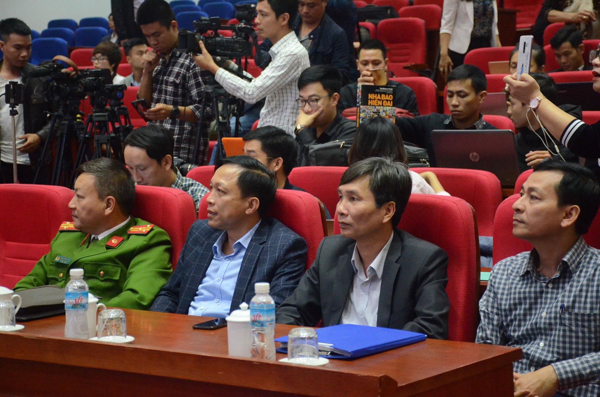 Đề nghị công an xử lý bà Yến về các phát ngôn xúc phạm-10