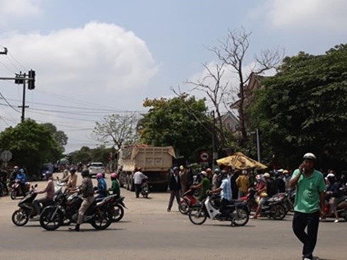 2 phụ nữ đi xe máy bị ôtô tải tông tử vong