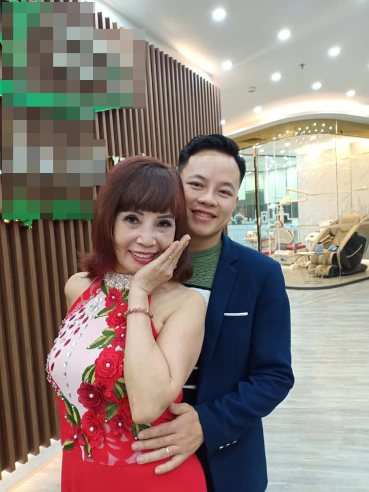 Ngày tích cực livestream đôi ba lần, cô dâu 62 tuổi ở Cao Bằng lần 2 hở nội y vì chiếc váy len bất ngờ phản chủ-6