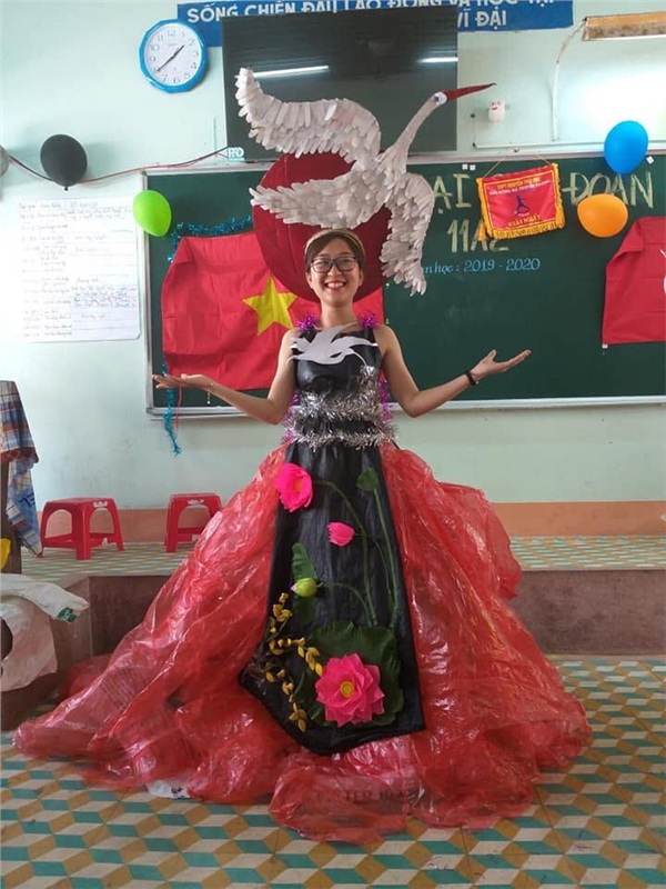 Sáng tạo như học sinh Việt: Váy tái chế từ rác thải mà ngỡ như váy trình diễn trong tuần lễ thời trang-14