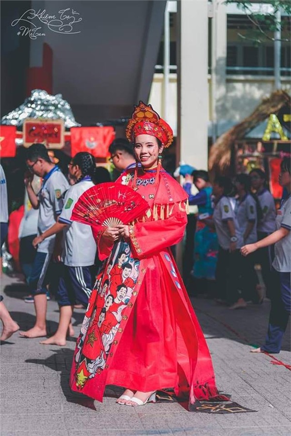 Sáng tạo như học sinh Việt: Váy tái chế từ rác thải mà ngỡ như váy trình diễn trong tuần lễ thời trang-7