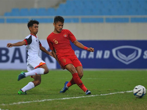 Duy Mạnh và bạn gái tin đồn của Văn Hậu tới sân Mỹ Đình, âm thầm cổ vũ U23 Việt Nam thi đấu.-8