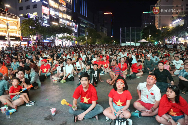 Không thể tin nổi: Thái Lan bị thủng lưới 4 lần, CĐV Việt Nam ăn mừng không kịp thở!-19