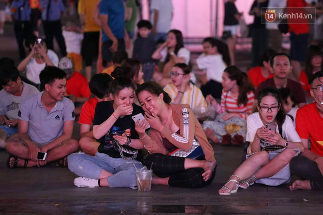 Không thể tin nổi: Thái Lan bị thủng lưới 4 lần, CĐV Việt Nam ăn mừng không kịp thở!-34