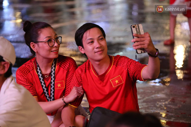 Không thể tin nổi: Thái Lan bị thủng lưới 4 lần, CĐV Việt Nam ăn mừng không kịp thở!-35