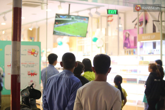 Không thể tin nổi: Thái Lan bị thủng lưới 4 lần, CĐV Việt Nam ăn mừng không kịp thở!-7