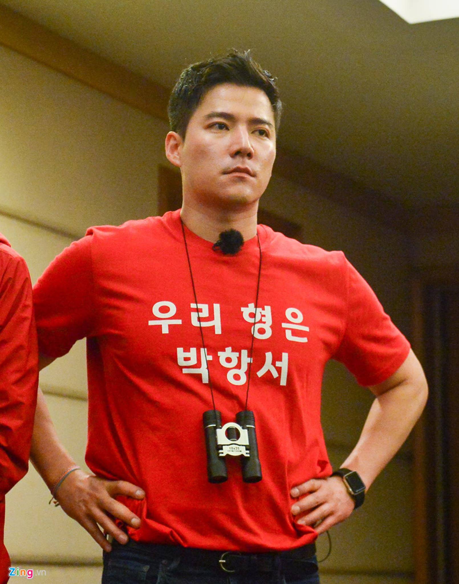 Người hùng World Cup 2002 cưỡng hôn HLV Park Hang-seo sau đại thắng-7