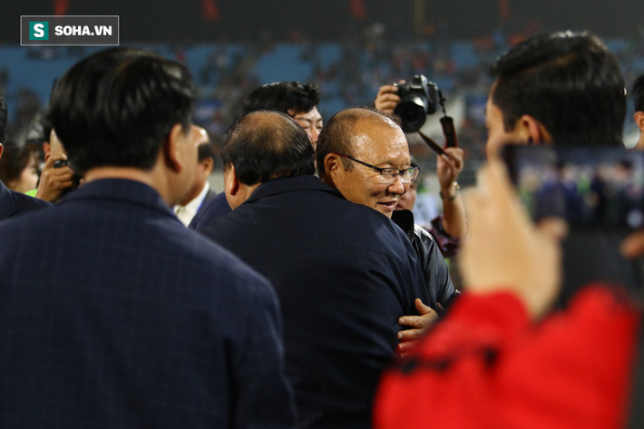 Những khoảnh khắc đầy xúc động trong ngày Việt Nam bước qua Thái Lan, lên đỉnh Đông Nam Á-1