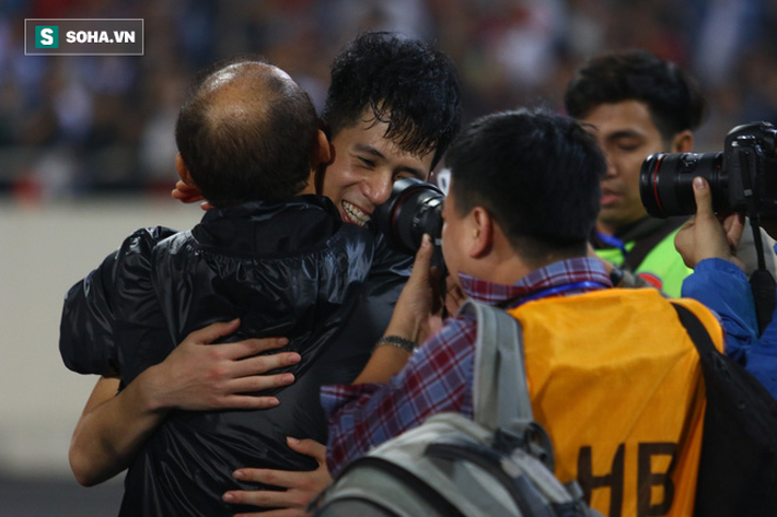 Những khoảnh khắc đầy xúc động trong ngày Việt Nam bước qua Thái Lan, lên đỉnh Đông Nam Á-7
