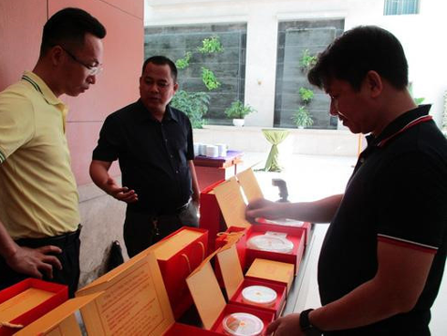 Bất thường thương lái ồ ạt mua vỏ thông khô-2