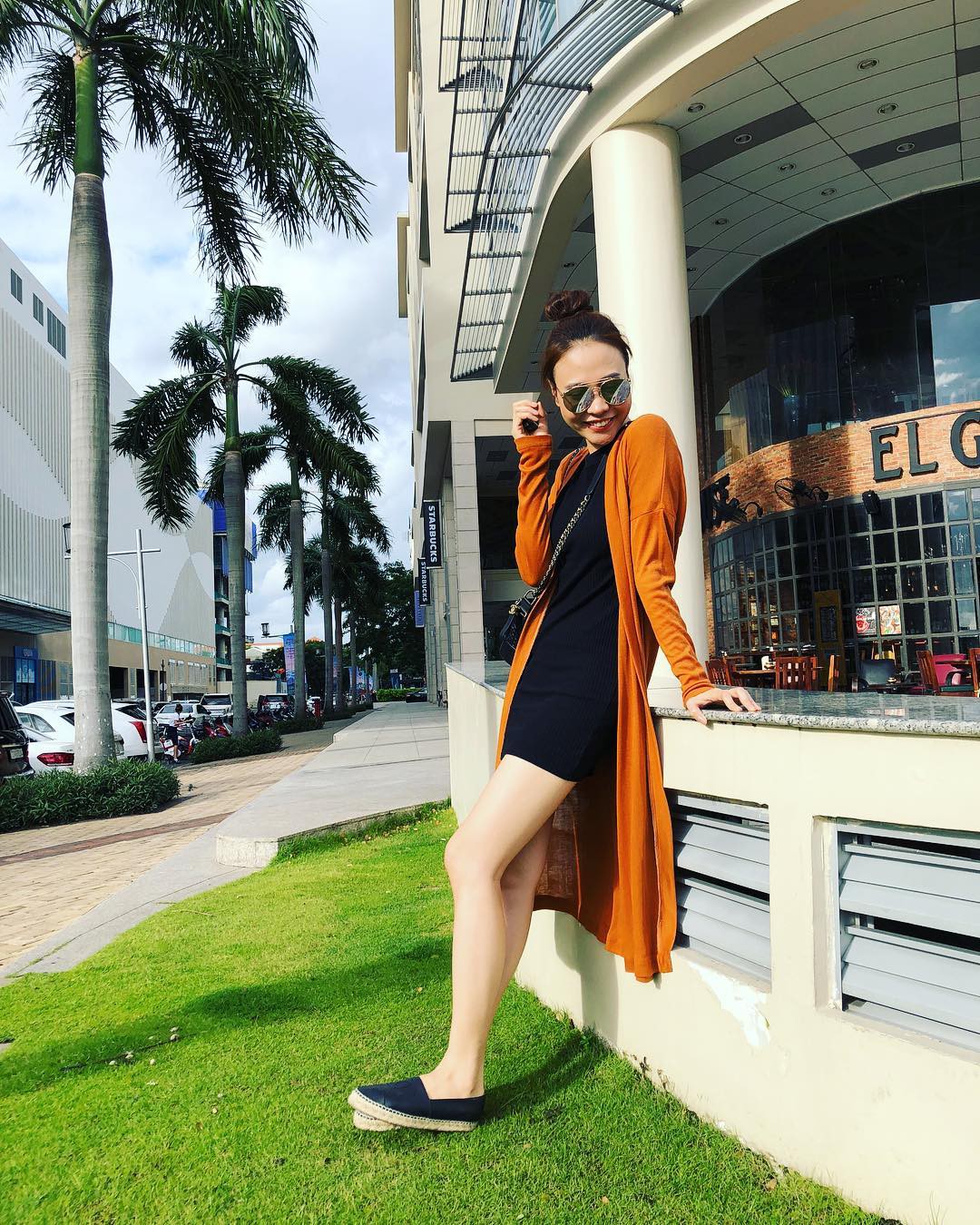 Đàm Thu Trang thường diện quanh 3 combo đơn giản này, nhưng vẻ thanh lịch và thời thượng của cô thì khó ai có thể phủ nhận-3