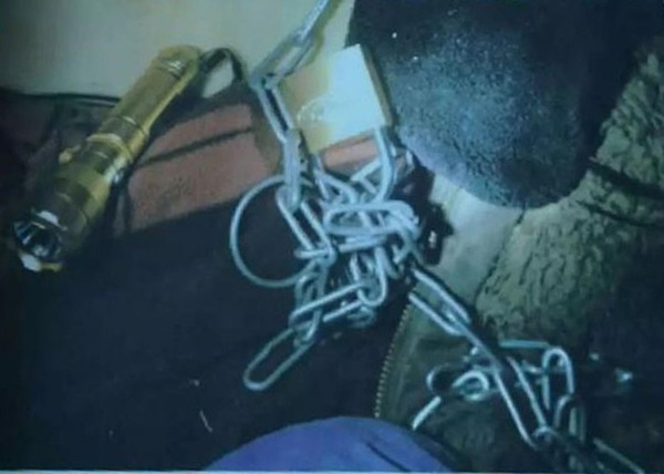 Vô tình đi nhờ xe tải chở khách, thiếu nữ 16 tuổi sa vào bẫy của gã biến thái, tự bước vào 24 ngày sống trong địa ngục-4