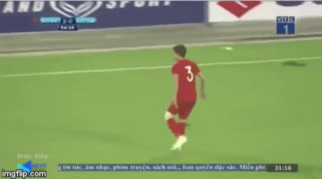 Ai cũng xót khi Đình Trọng bị đấm nằm sân, nhưng biểu cảm của Mạnh gắt trên khán đài mới gây chú ý hơn cả-1