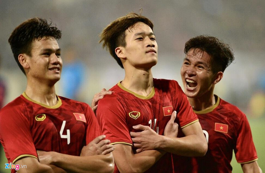 Từ cú đấm lên không trung của Riedl đến cái bĩu môi của Quang Hải-1
