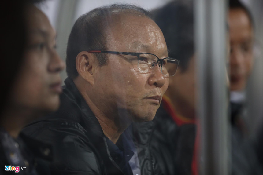 Từ cú đấm lên không trung của Riedl đến cái bĩu môi của Quang Hải-3