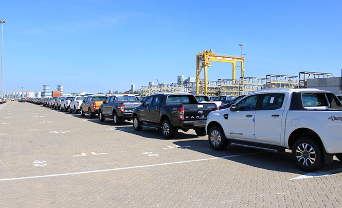 Trước giờ quyết định, ô tô bán tải cháy hàng-1