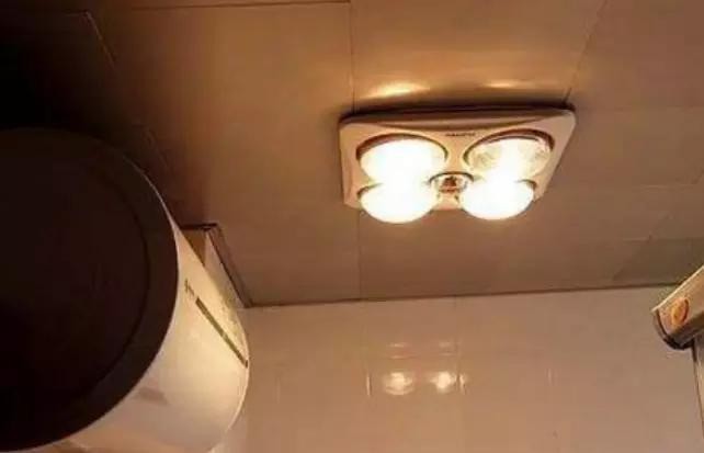 Bé trai 1 tuổi tắm xong đột ngột bị mù, đưa đến bệnh viện thì bác sĩ xác định nguyên nhân đến từ sai lầm của bà nội-3