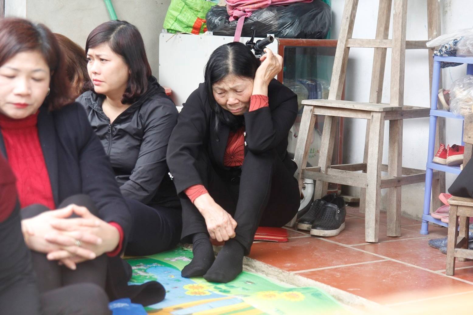 Có cả quyển bằng khen, giáo viên vẫn lo sợ trượt chân viên chức-6