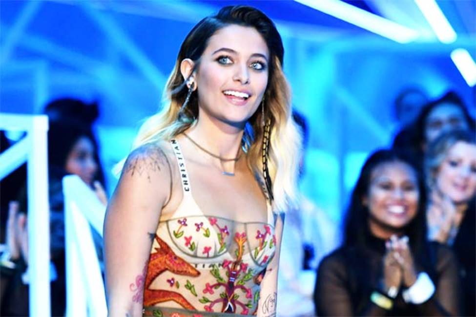 Con gái đẹp lạ của Michael Jackson chỉ mặc thả vòng 1, từ đường phố tới thảm đỏ-2