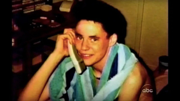 Cuộc đời bi kịch của người phụ nữ cả đời sống che giấu bản thân, cuối cùng bị hại chết bởi chính thân phận thật của mình-1