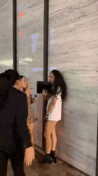 Xem xong clip bồ nhí bị vợ đánh ghen giữa trung tâm thương mại, Hằng Túi hốt hoảng hỏi chị em lớp dạy giữ chồng-1