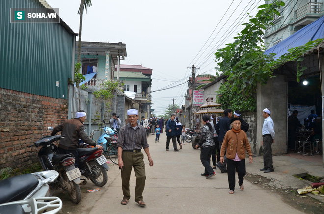 Cuộc tranh luận đau lòng trong đám tang thanh niên bị xe khách đâm chết ở Vĩnh Phúc-2