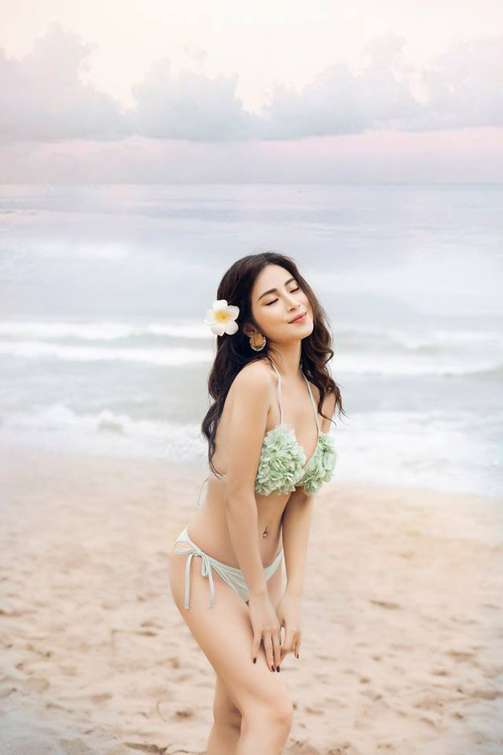 Cuộc chiến khoe eo thon dáng nuột với bikini: Loạt hot mom cũng táo bạo chẳng kém các sao nữ Vbiz-19