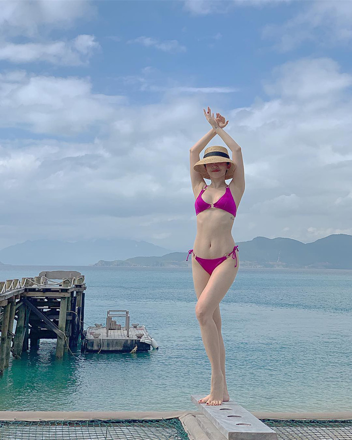 Cuộc chiến khoe eo thon dáng nuột với bikini: Loạt hot mom cũng táo bạo chẳng kém các sao nữ Vbiz-6