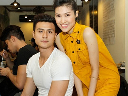 Sau ồn ào ôm gái lạ, Vĩnh Thụy khoe clip cực bảnh khi đi du lịch nhưng ai cũng chỉ chú ý đến bóng hồng phía sau-7