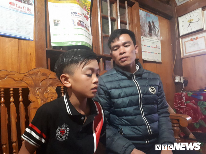 Cậu bé đạp xe hơn 100 km từ Sơn La xuống Hà Nội thăm em: Cháu không thấy mệt-2