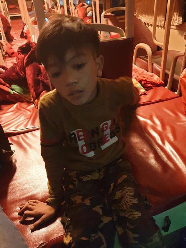 Phụ xe đưa cậu bé đạp xe không phanh đi thăm em: Lúc đầu tôi sợ làm ơn mắc oán-2