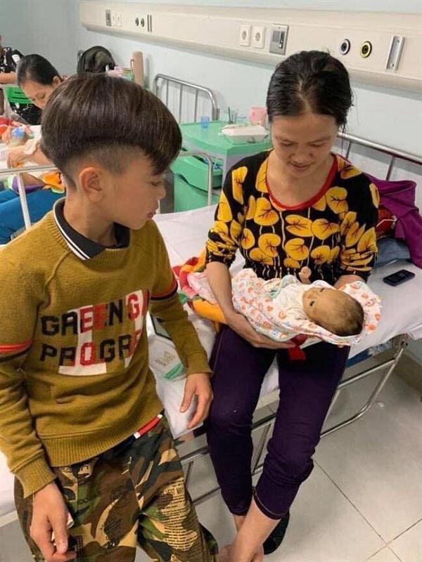 Phụ xe đưa cậu bé đạp xe không phanh đi thăm em: Lúc đầu tôi sợ làm ơn mắc oán-4