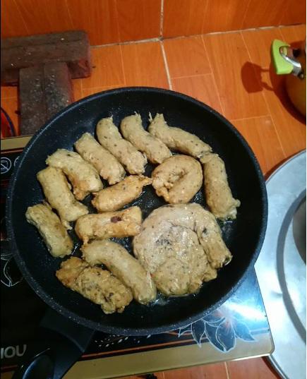 Được bạn mời ăn chả cá, chàng trai từ hí hửng đến bị đói chỉ vì thấy điều này-2