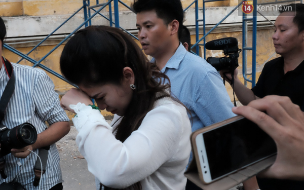 Hé lộ lý do khiến bà Thảo bật khóc sau phiên tòa ly hôn và thốt lên Bản án quá bất công với mẹ con chúng tôi-1