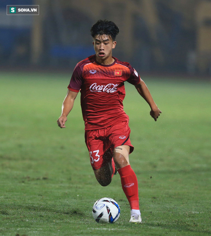 Tiết lộ cái tên khiến 3 thủ môn U23 Việt Nam lo lắng mỗi khi đối mặt trong các buổi tập-2