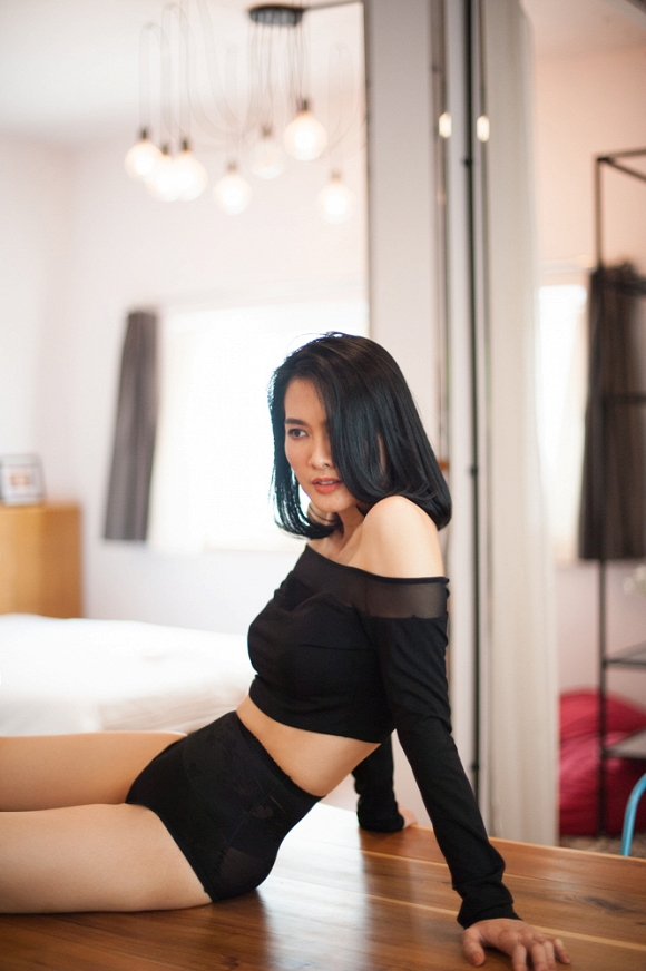 Anh Thư lại gây thương nhớ khi khoe vòng một lấp ló-11