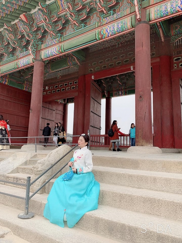 Lệ Quyên cực xinh khi diện trang phục truyền thống của Hàn Quốc-1