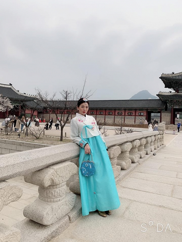 Lệ Quyên cực xinh khi diện trang phục truyền thống của Hàn Quốc-8
