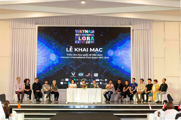 Khai mạc Triển lãm hoa quốc tế Việt Nam 2019-1